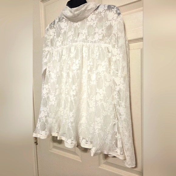 See By Chloe Tops - $395 NWT French See by Chloe Crystal White Lace Long Sleeve Top . Size 36 (US 5)